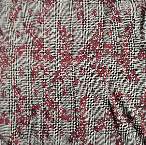 Nina Leonard Houndstooth and floral dress, women's 1X, gray and red - Picture 15 of 16